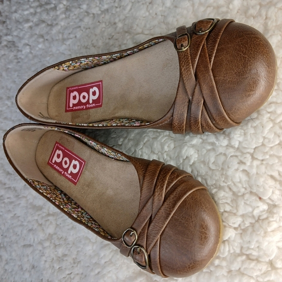 Pop Brown Flats with Crisscross Design - Picture 1 of 9
